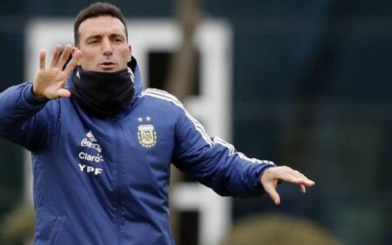 سيارة تدهس مدرب منتخب الأرجنتين بإسبانيا