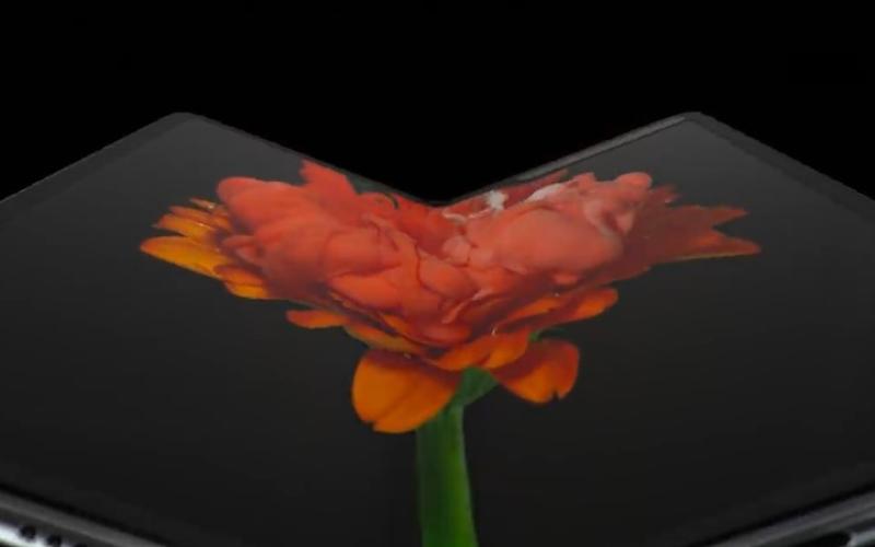 سامسونج تؤجل اطلاق هاتفها القابل للطي