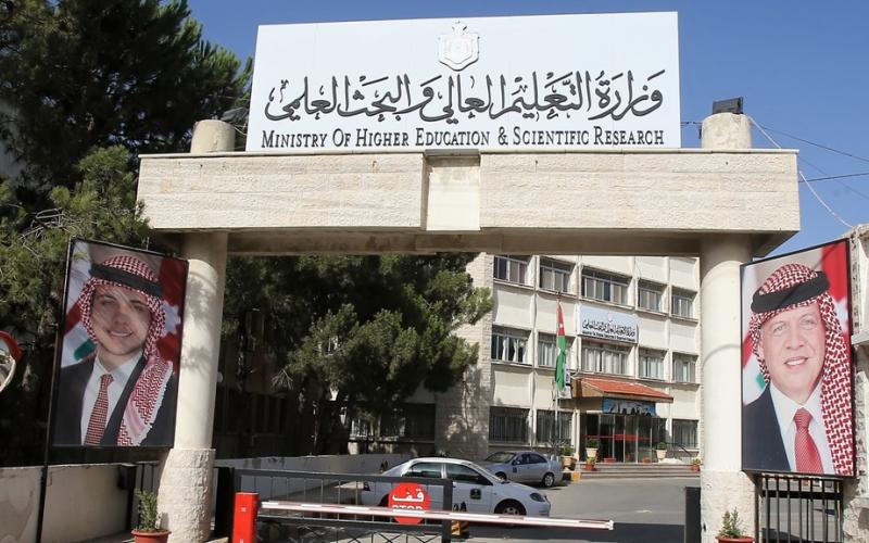 توق يحذر الجامعات من منع الطلبة من الدخول لنظام التعليم الإلكتروني