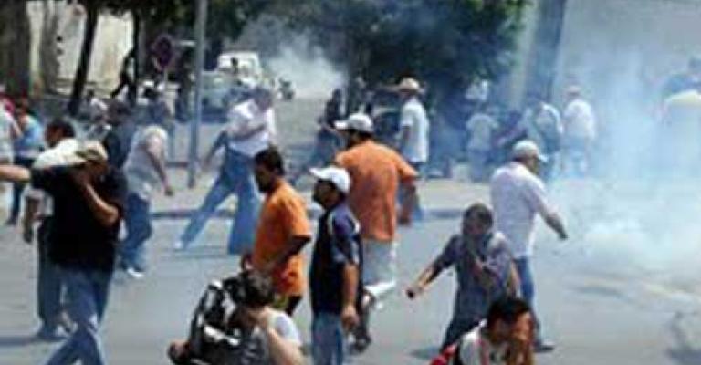 الشرطة التونسية تستخدم المطاطي لتفريق متظاهرين بسيدي بوزيد