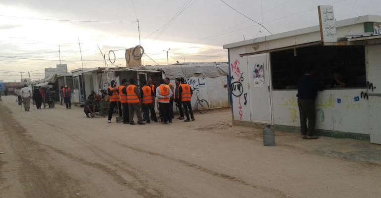 عمال الوطن في إحدى شوارع مخيم الزعتري/ تصوير عامر الحاج علي