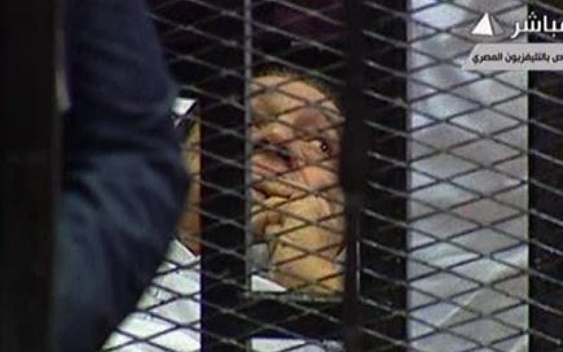 فيديو.. مبارك في قفص الاتهام 