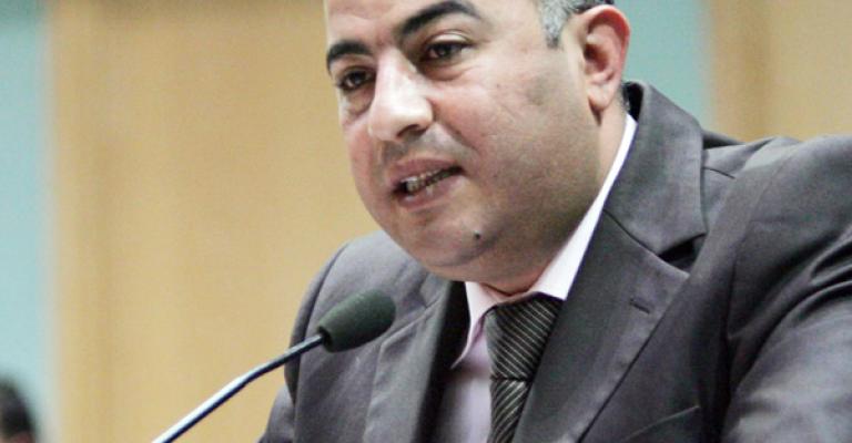 النائب العياصرة يتهم ضابطا بالاعتداء عليه بالضرب 