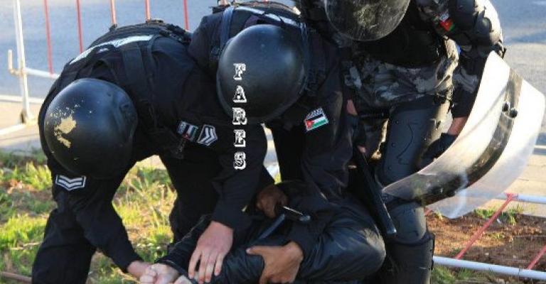 نقل 3 من موقوفي اعتصام الرئاسة للبشير للتحقق من ادعاءات التعذيب نقل 3 من موقوفي اعتصام الرئاسة للبشير للتحقق من ادعاءات التعذيب