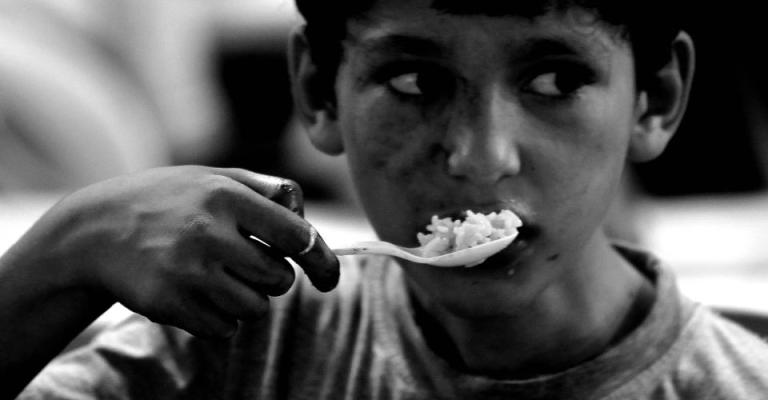 بعد قرض المليارين..أبو حمور يدعو الحكومة لمراعاة الفقراء