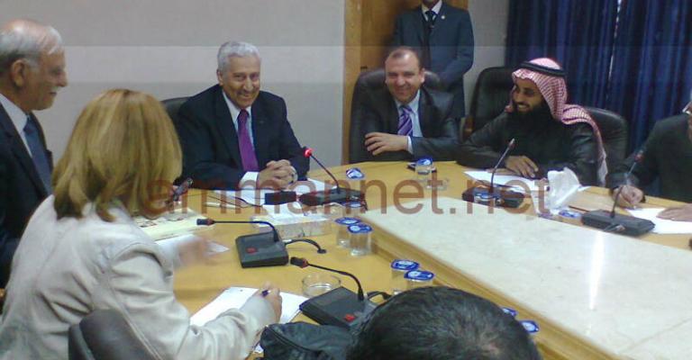 النسور يلتقي النواب المستقلين في ختام مشاوراته النيابية 