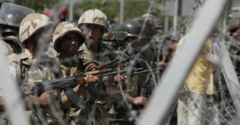 معارضو الرئيس المصري المعزول ومؤيدوه يتأهبون للتظاهر معارضو الرئيس المصري المعزول ومؤيدوه يتأهبون للتظاهر