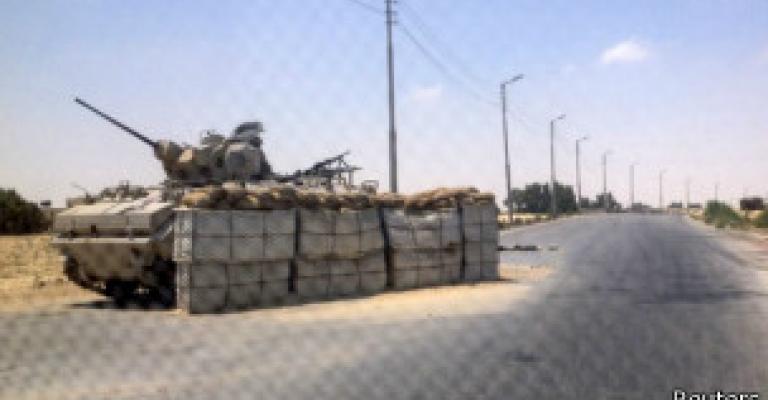 الأزمة في مصر: مقتل 3 جنود في سيناء وسط توتر متصاعد الأزمة في مصر: مقتل 3 جنود في سيناء وسط توتر متصاعد