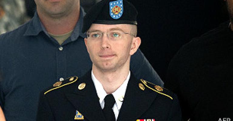 إدانة الجندي الأمريكي برادلي مانينغ بـ 20 تهمة تشمل تسريب وثائق إلى ويكيليكس إدانة الجندي الأمريكي برادلي مانينغ بـ 20 تهمة تشمل تسريب وثائق إلى ويكيليكس