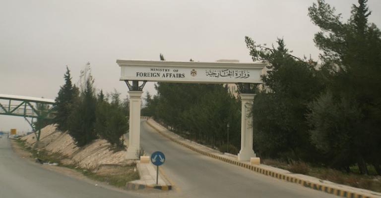 الخارجية توضح أسباب تعيين " النسور" الابن سفيرا