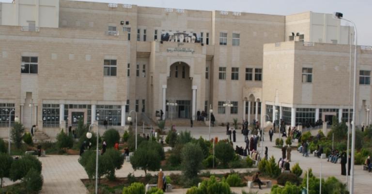 "المحكمة الإدارية" تلغي قرار "آل البيت" بفصل طالب