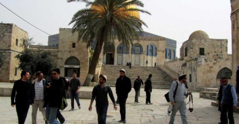 مستوطنون يقتحمون الأقصى مستوطنون يقتحمون الأقصى