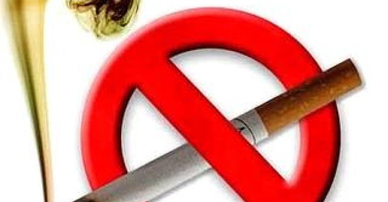 "محمد" يطفيء سيجارته بعد 37 سنة من التدخين