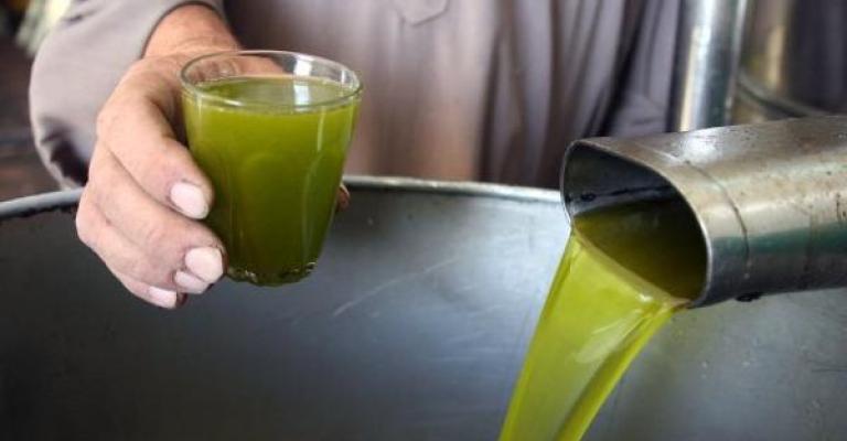 تحذير من زيت زيتون يباع بأسعار متدنية