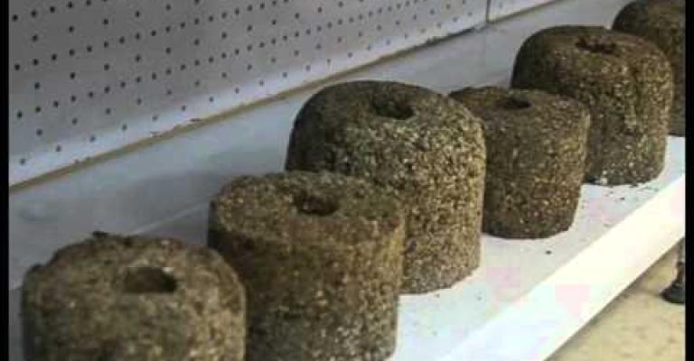 "الجفت" في قرى جرش: مصدر دفء يرتفع سعره