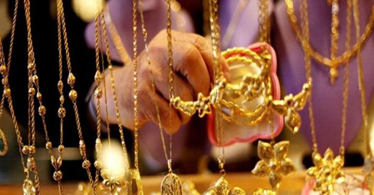 الذهب "ينهض" من أدنى مستوياته