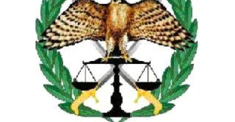 مدير إدارة البحث الجنائي يكرم أحد المواطنين لمساعدته لرجال البحث الجنائي .