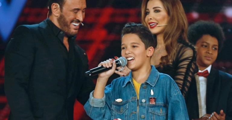طفل مغربي يفوز بجائزة "ذا فويس كيدز" (شاهد)