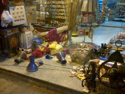 مشادات كلامية مع أصحاب محال وسط البلد بعد إزالة بساطتهم