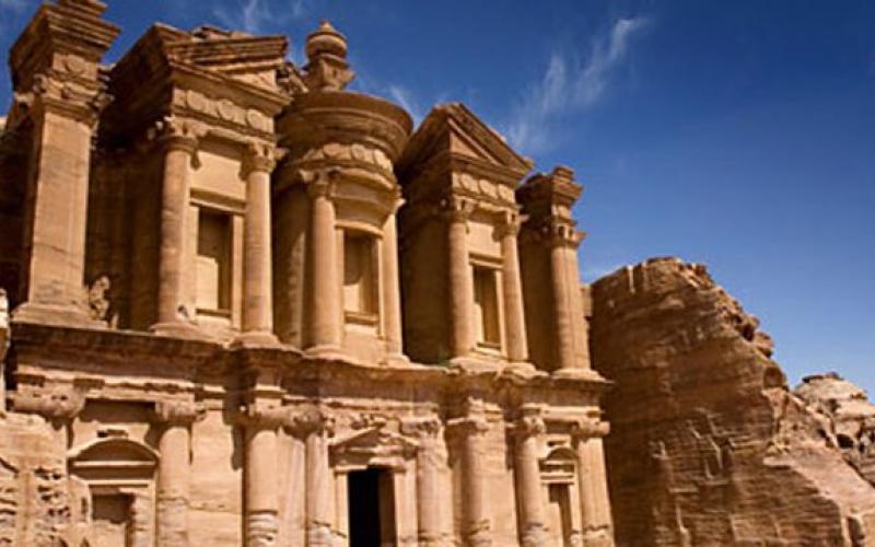 اتفاقية توأمة بين البترا وسور الصين العظيم