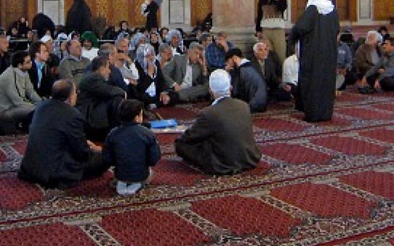 وعظ ديني وبطاقات انتخابية