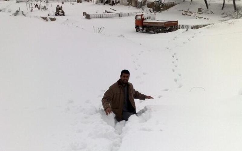 تساقط للثلوج في مناطق رأس منيف 