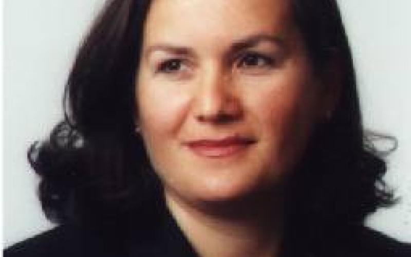 الاميرة سناء عاصم تفتتح بازارا 