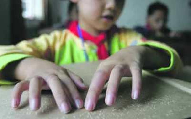 أول جمعية توفر قصصا مسموعة للأطفال المكفوفين