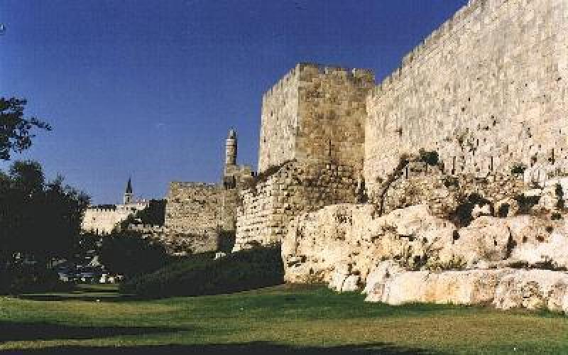 مؤسسة الأقصى:تهويد أسوار القدس بحجة ترميمها