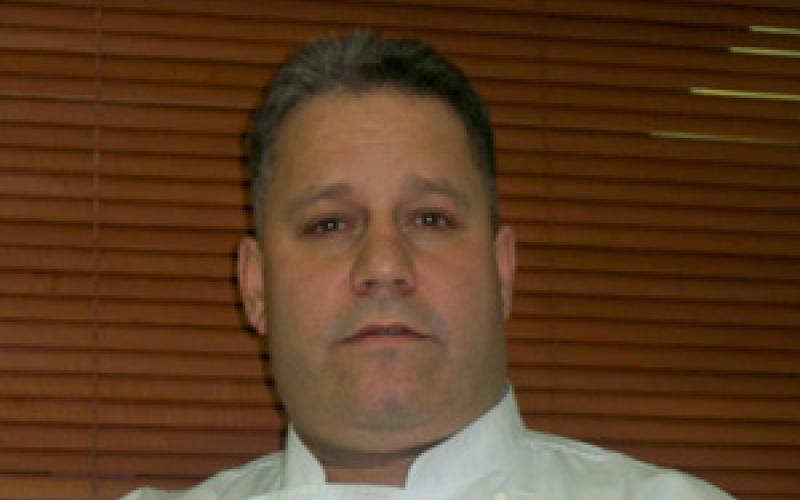 داود رئيسا للطهاة في (الرويال)