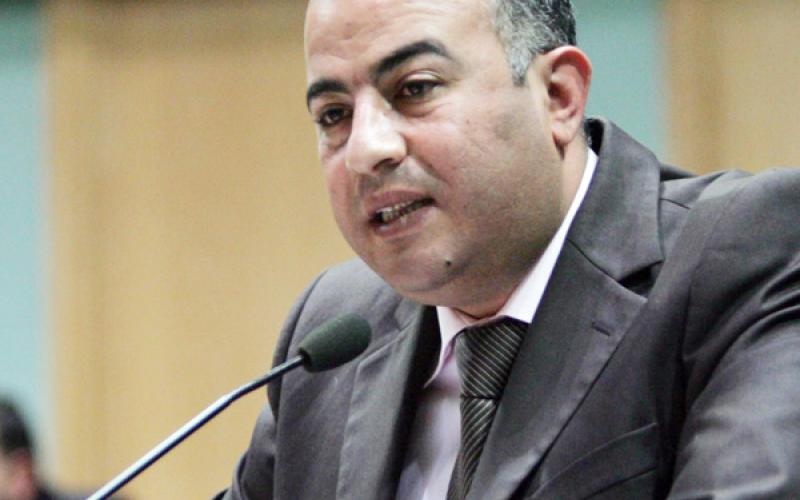 النائب العياصرة يتهم ضابطا بالاعتداء عليه بالضرب 