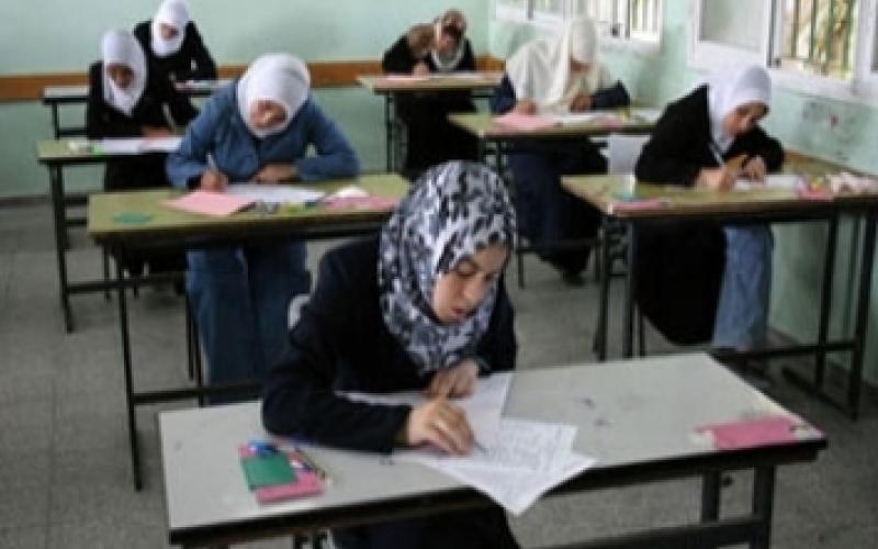 طالبات توجيهي يشتكين من معاملة مراقبات القاعات