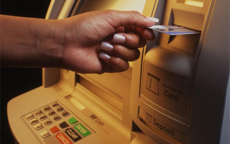 الإفتاء: السحب على المكشوف حرام