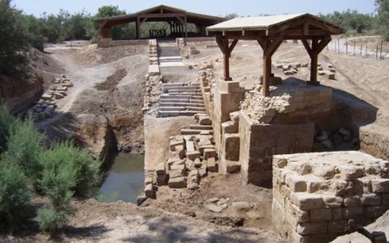 إضاءة شجرة الميلاد في المغطس