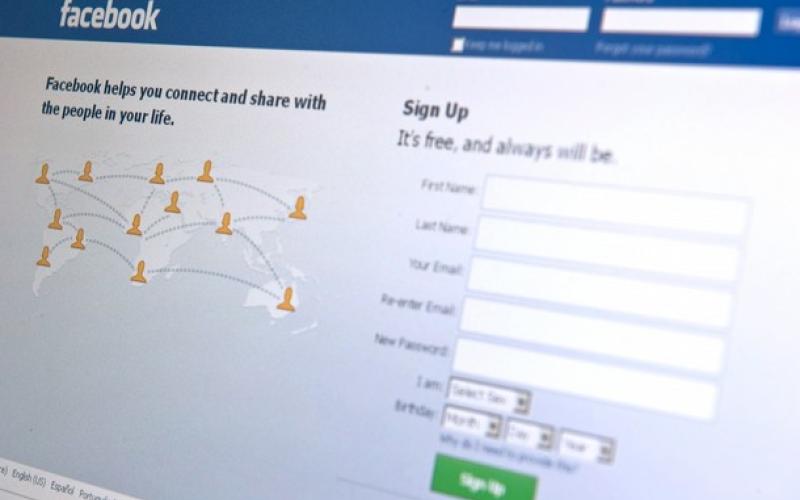 موظفو منظمات المجتمع المدني يطالبون بحقوقهم فيسبوكيا 