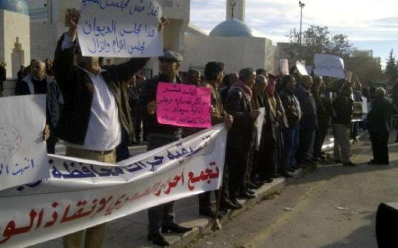 معتصمون أمام البرلمان: المجلس "الساقط" عشر- صور