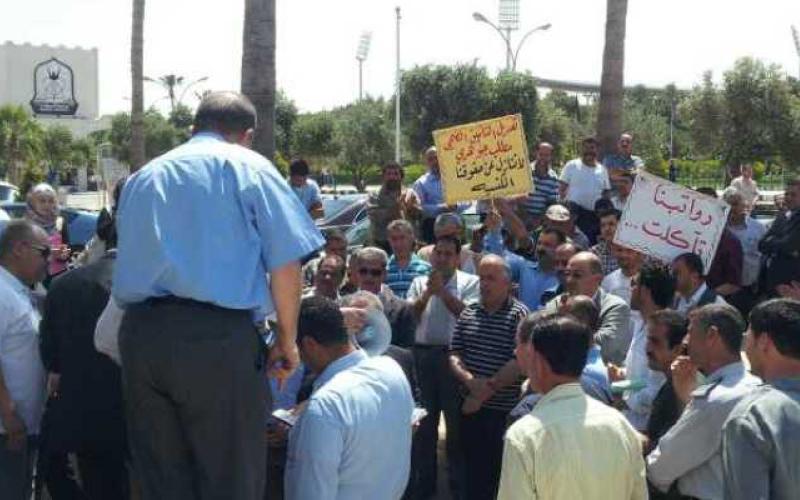 العاملون في جامعة اليرموك: رواتبنا تآكلت