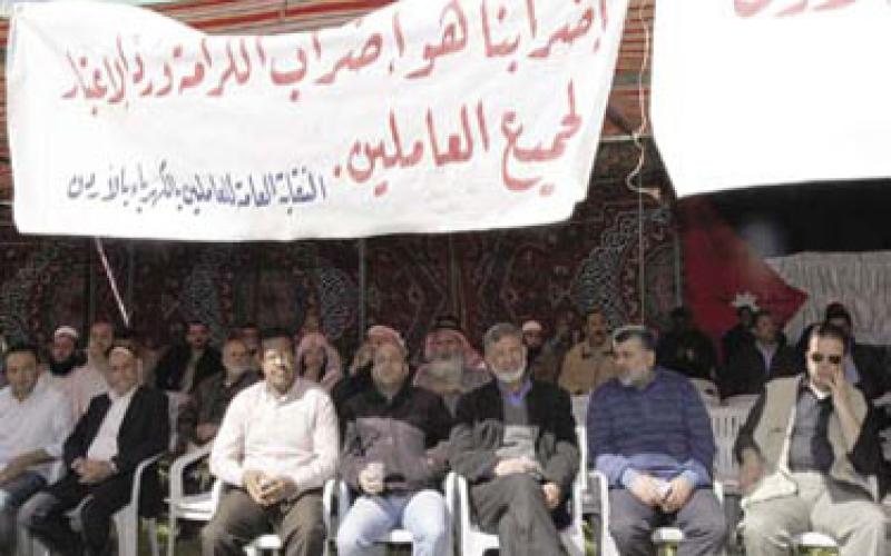 استمرار إضرابات عن العمل بانتظار تحقيق المطالب