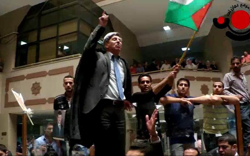 محامون لخريس: أنت مع الدم السوري (فيديو)