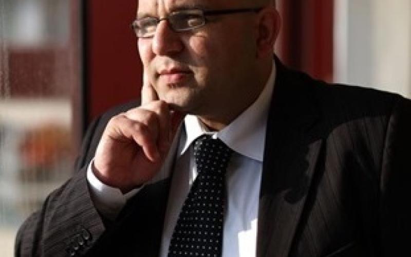 توجيه 4 تهم بحق المعارض مضر زهران