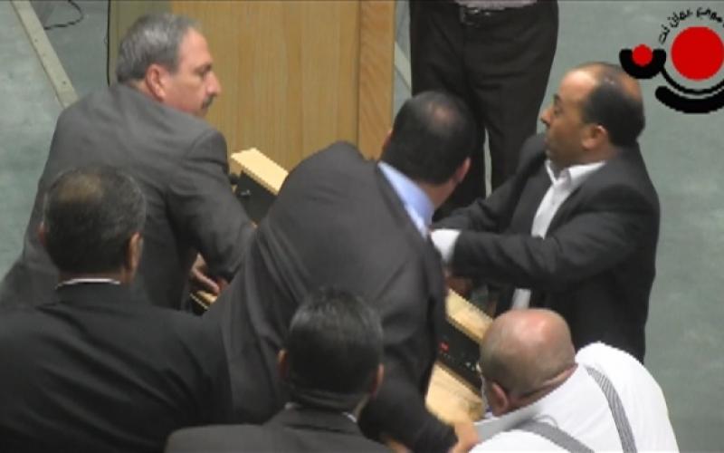 رفض النواب لمدونة سلوكهم يصطدم برغبة الملك