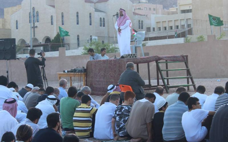 هل ينتهك وزير الداخلية حرية ممارسة الشعائر الدينية؟