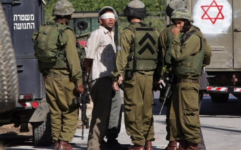الاحتلال يعتقل 30 فلسطينيا