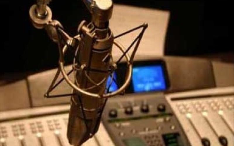 إذاعات تختفي تحت ضغط البث الإسرائيلي والفلسطيني