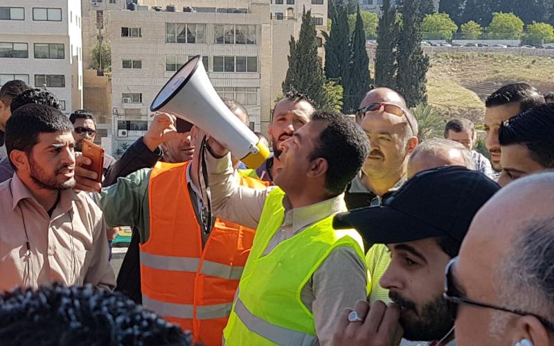 اعتصام لأصحاب التاكسي احتجاجا على التطبيقات