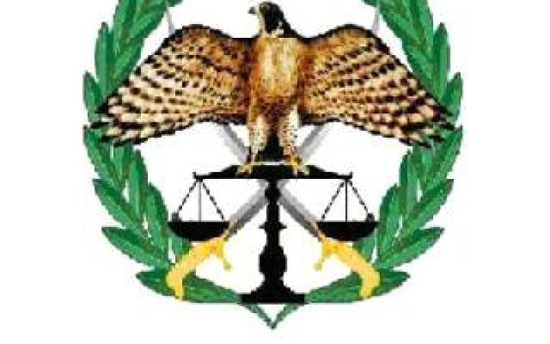 مدير إدارة البحث الجنائي يكرم أحد المواطنين لمساعدته لرجال البحث الجنائي .