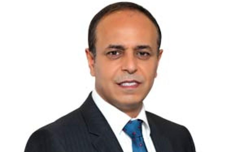 أقفُ مع الرزاز