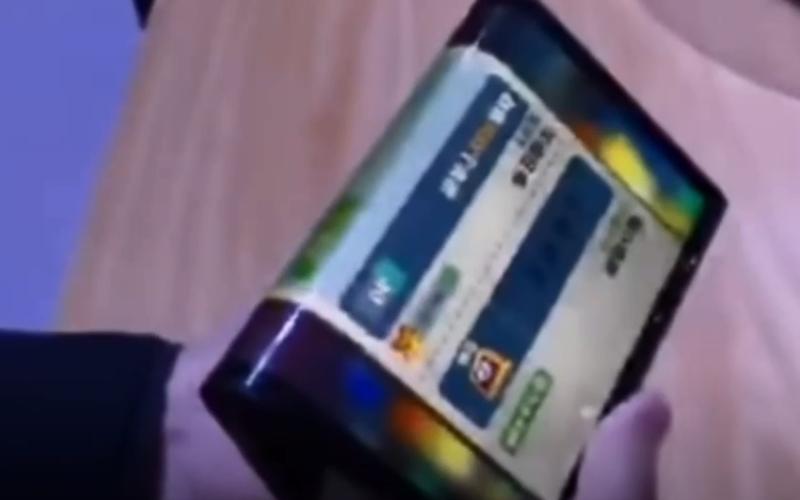 أول هاتف قابل للطي