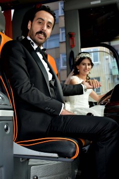 أردني يتزوج أشهر سائقة حافلات تركية - صور