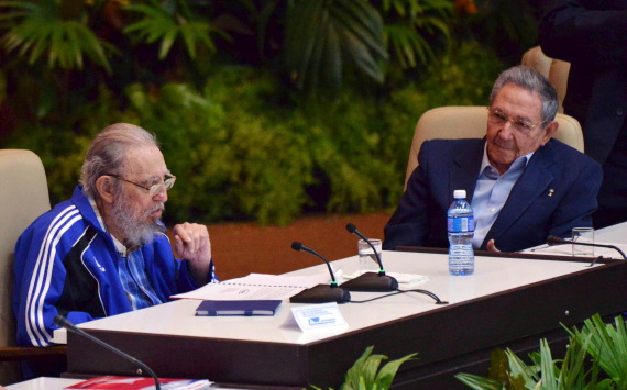 Cuba's former president Fidel Castro (L) sits next to his brother and Cuba's president Raul Castro during the closing ceremony of the seventh Cuban Communist Party (PCC) congress in Havana April 19, 2016. Omara Garcia/Courtesy of AIN/Handout via Reuters ATTENTION EDITORS - THIS IMAGE WAS PROVIDED BY A THIRD PARTY. EDITORIAL USE ONLY.      TPX IMAGES OF THE DAY